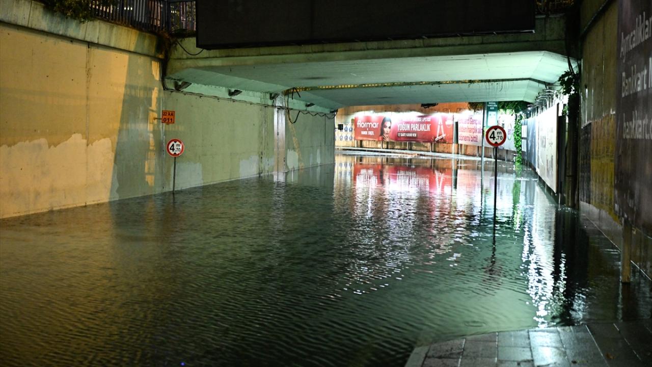 İstanbul'da Sağanak Yağış Hayat Kaybettirdi: Ayazağa'da Sel Felaketi
