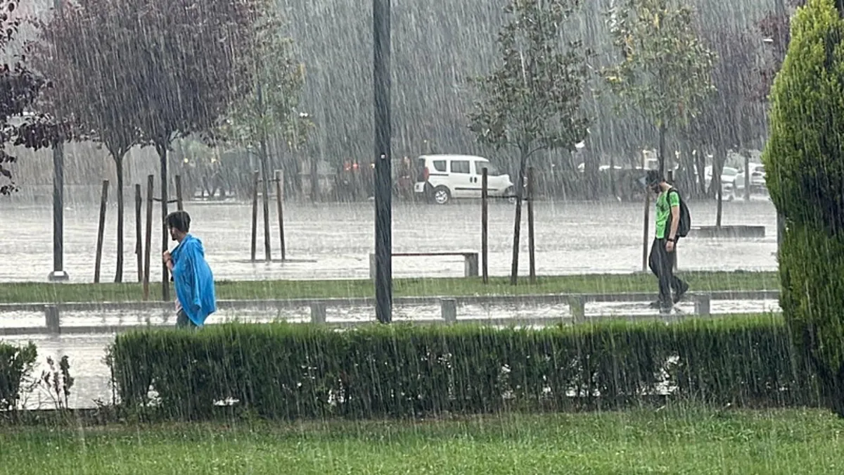 Zonguldak'ta Kuvvetli Yağış Uyarısı: 15 Ekim'de Okullar Tatil, Bazı Personele İdari İzin