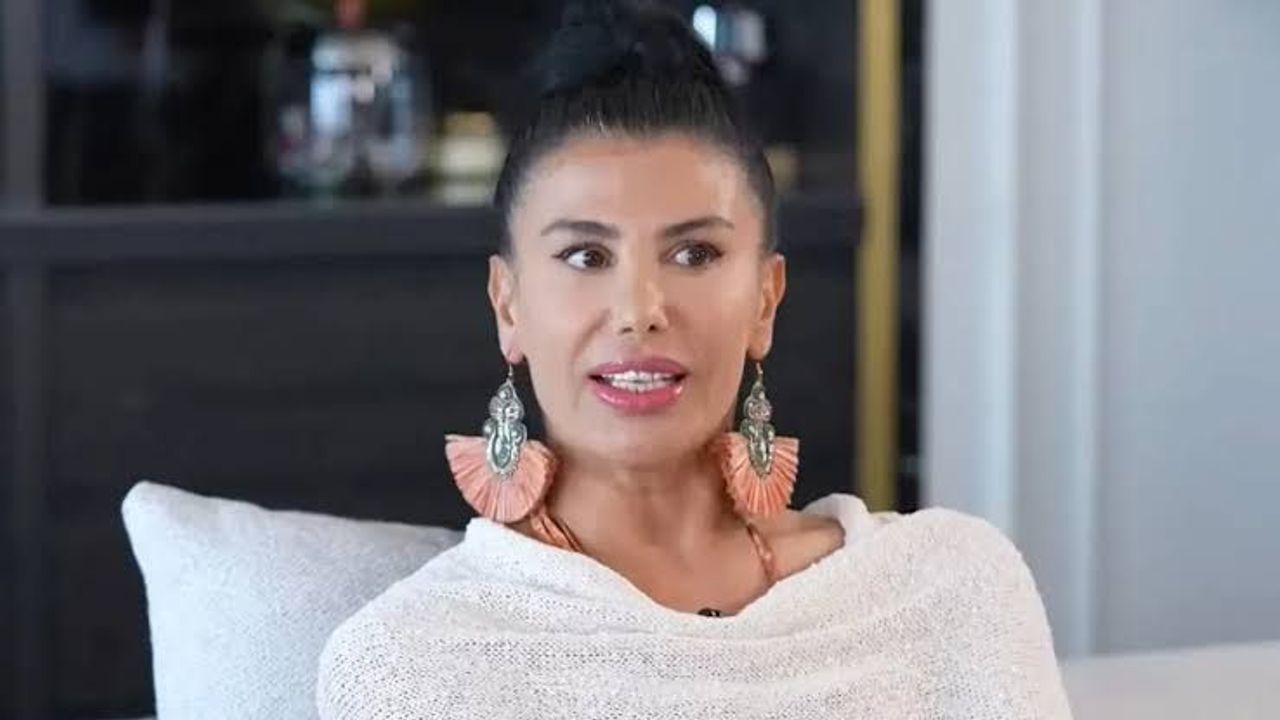 Şarkıcı Hatice, İnternetten Alışveriş Yaparken 270 Bin TL Dolandırıldı