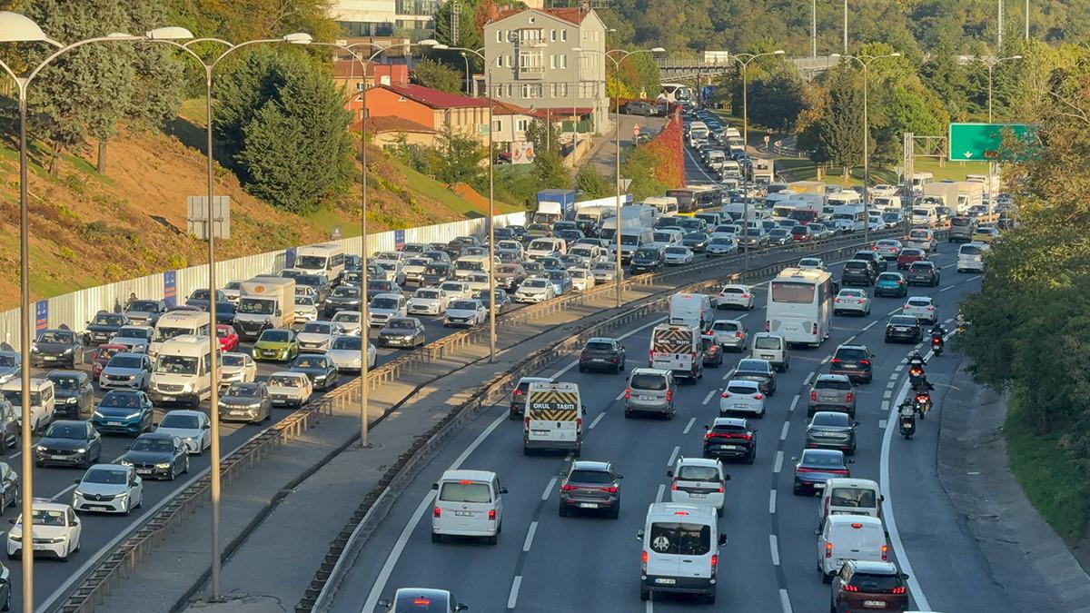 İstanbul'da sel sokakları boşalttı: 3 ölü, 4 kayıp