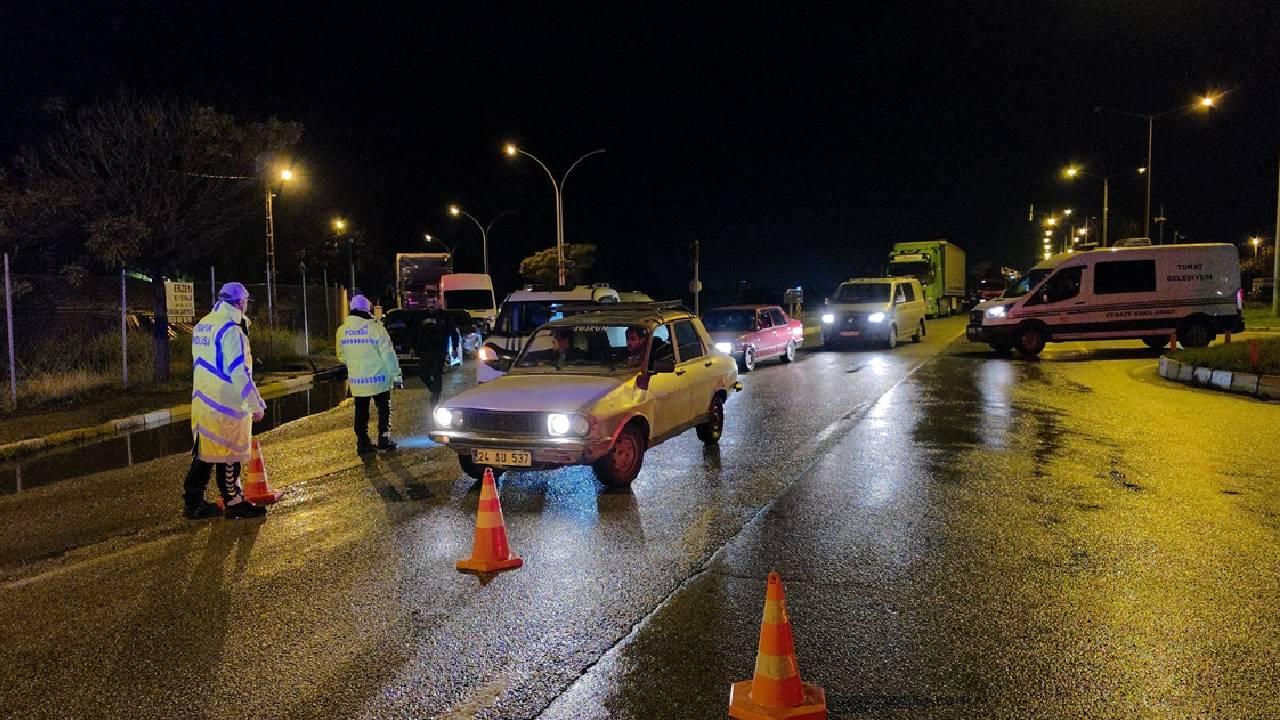 Sağanak Yağışın Tetiklediği Heyelan Sonrası Erzincan-Erzurum Kara Yolu Yeniden Açıldı