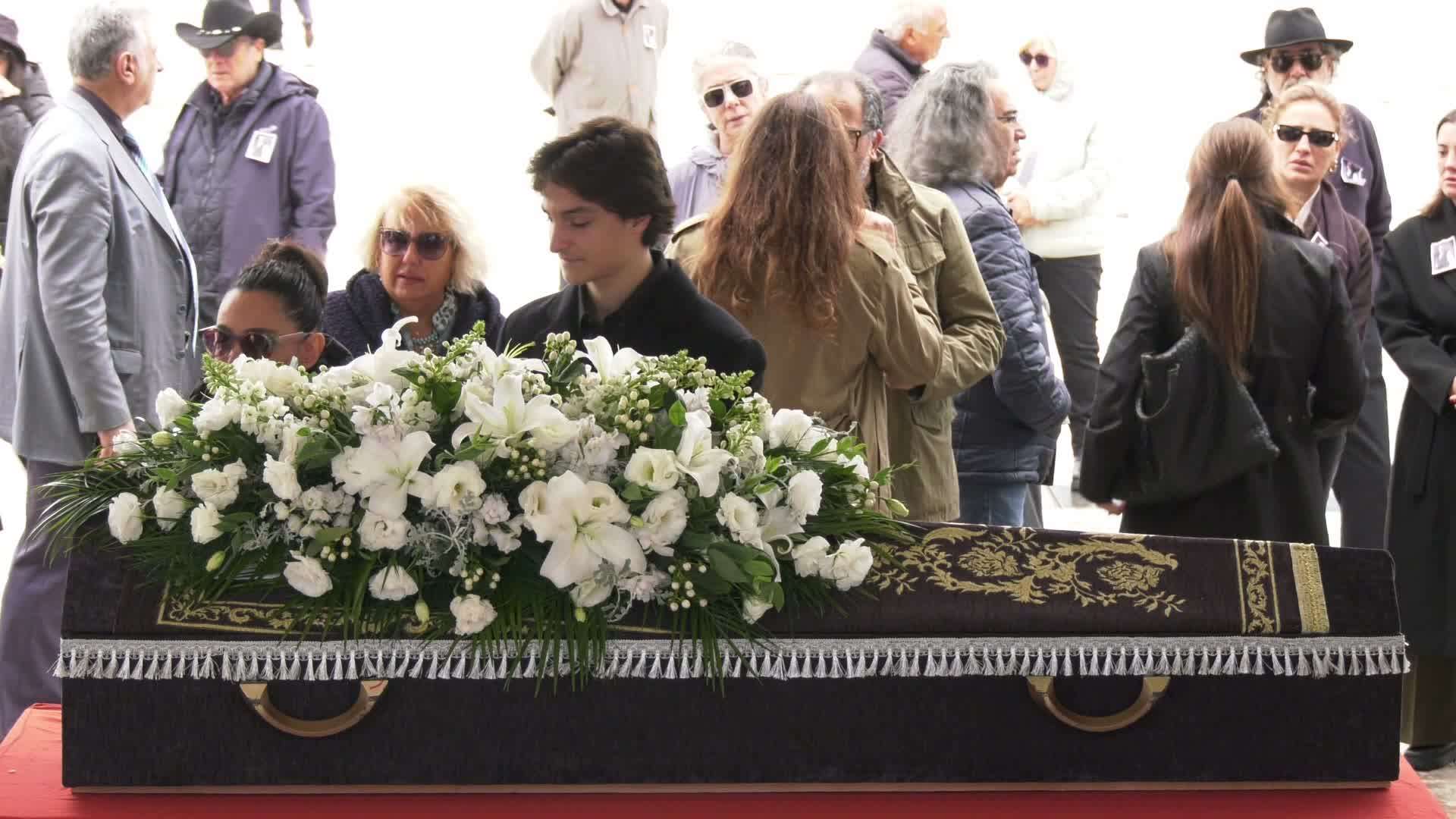 Ünlü sanatçı Alpay Nazikioğlu Ankara'da toprağa verildi