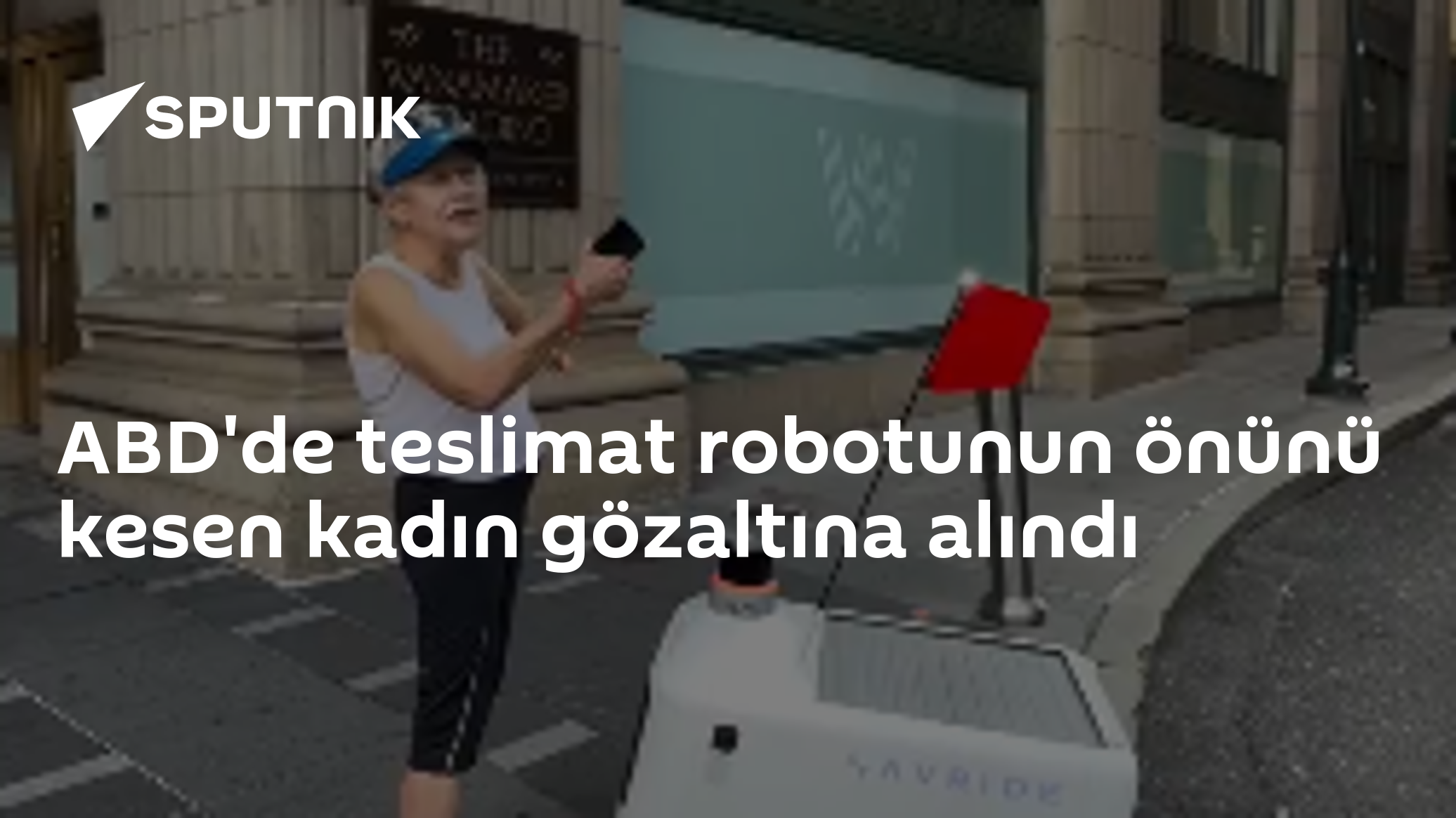Philadelphia'da Uber Teslimat Robotunu Defalarca Engelleyen Kadın Gözaltına Alındı
