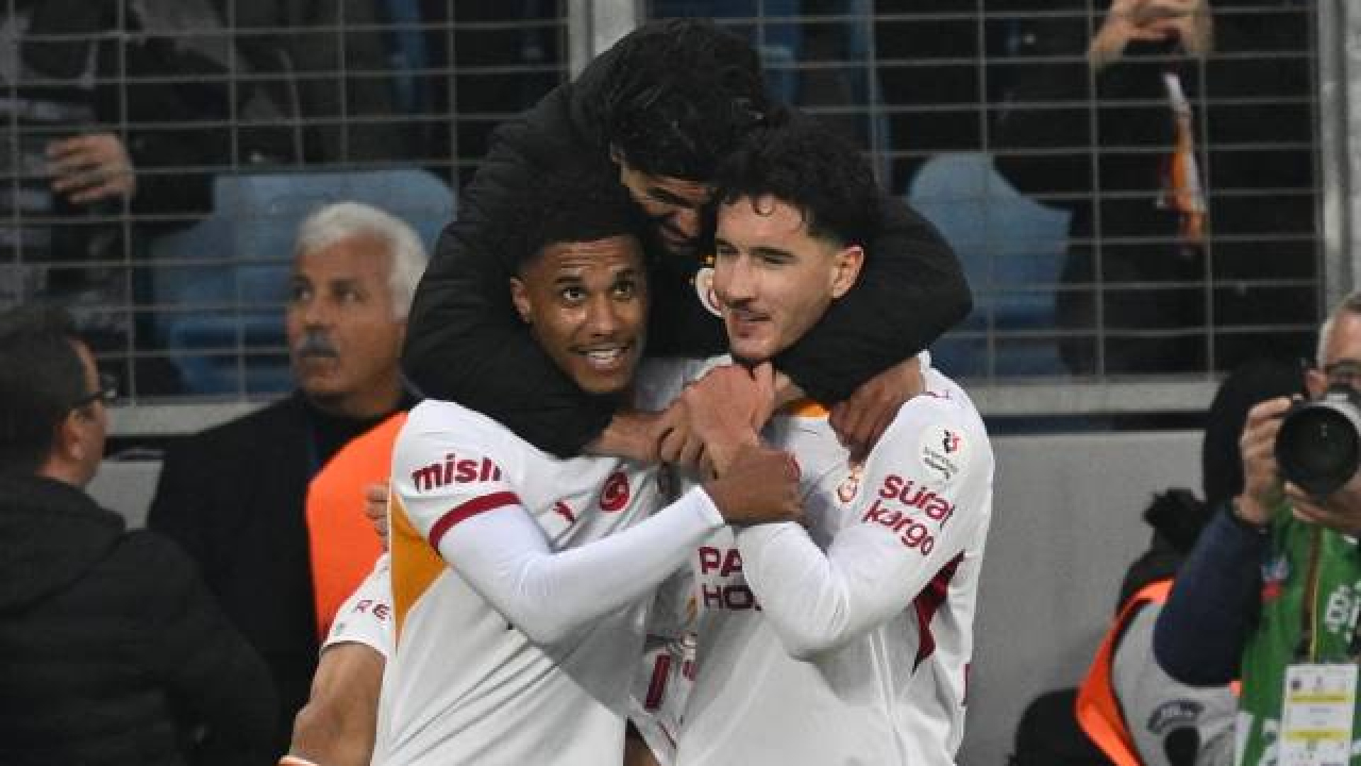 Galatasaray, Gençlerbirliği'ni 1-0 Geçerek Liderliğini Sürdürdü