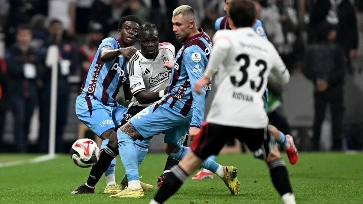 Trabzonspor - Beşiktaş Derbisi 19 Ekim'de: Maç Saati, Yayın Kanalı ve Puan Durumu