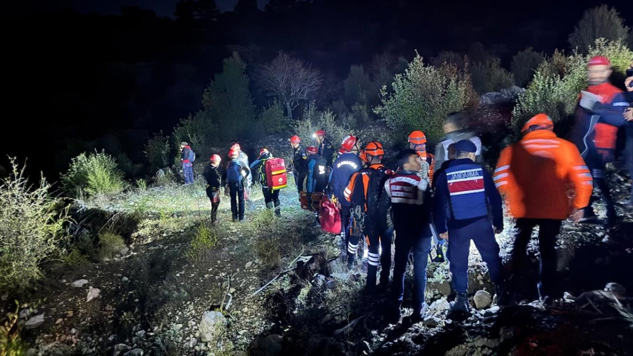 Isparta Yazılı Kanyon'da mahsur kalan İHH gönüllülerinden 3'ü kurtarıldı, çalışmalar sabaha ertelendi
