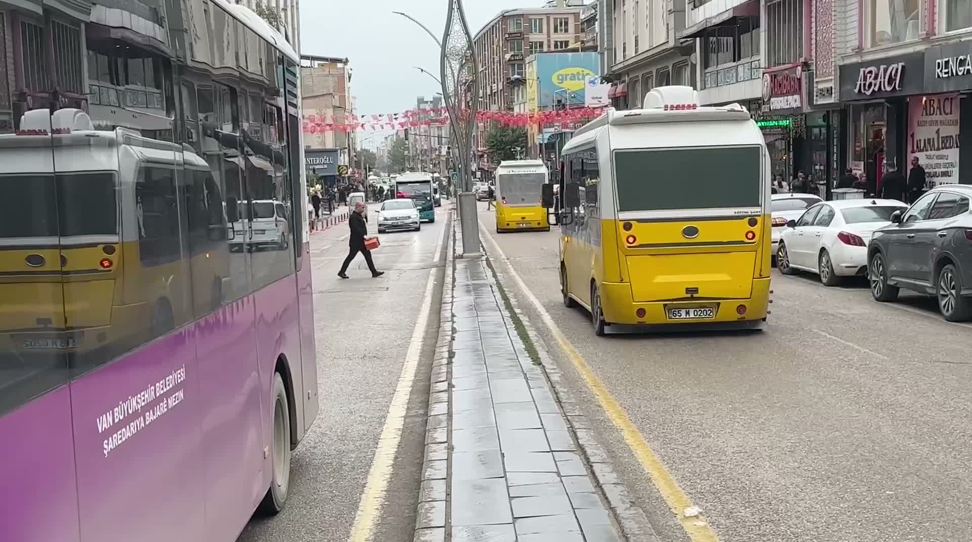 Van'da emekliler isyan etti: 'Kira 15-20 bin lira, biz nasıl geçineceğiz?