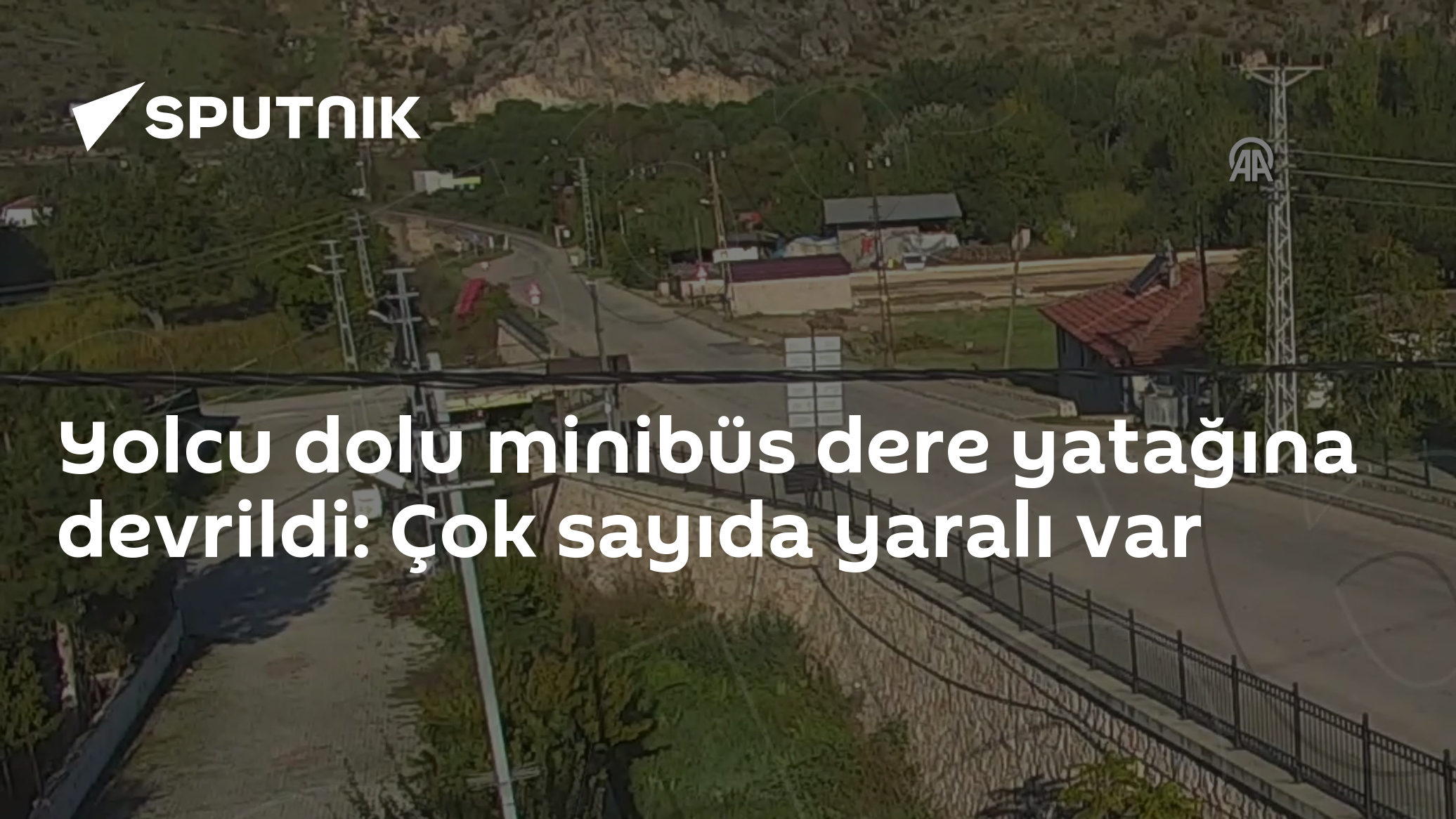 Amasya'da Yolcu Minibüsü Dere Yatağına Devrildi: 9 Kişi Yaralandı