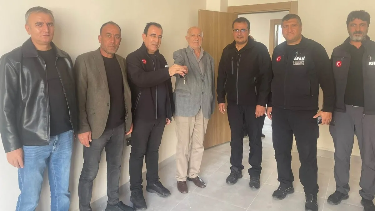 Elazığ'da 458 Afet Konutu ve 20 İşyerinin Anahtarı Hak Sahiplerine Teslim Edildi