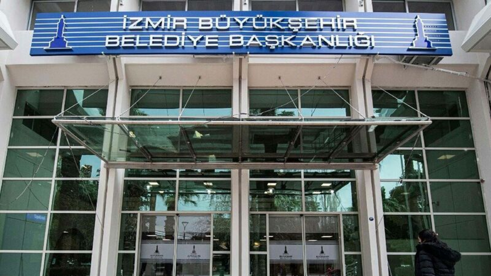 İZBETON davasında İzmir Büyükşehir Belediyesi'nin katılma talebi mahkemeyi böldü