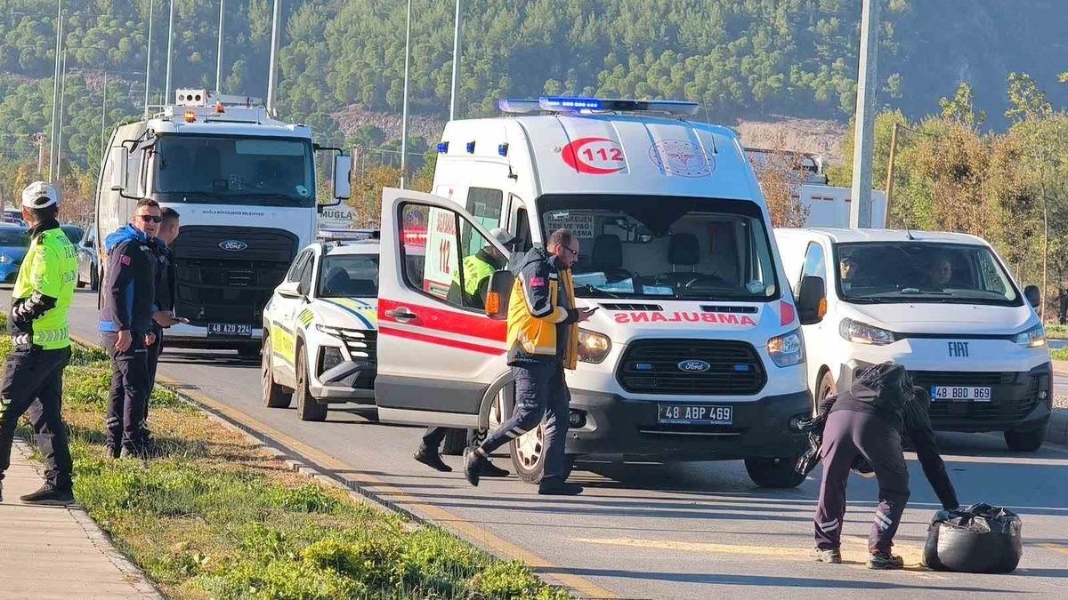 Muğla'da Motosiklet ile Otomobil Çarpıştı: 1 Kişi Yaralandı