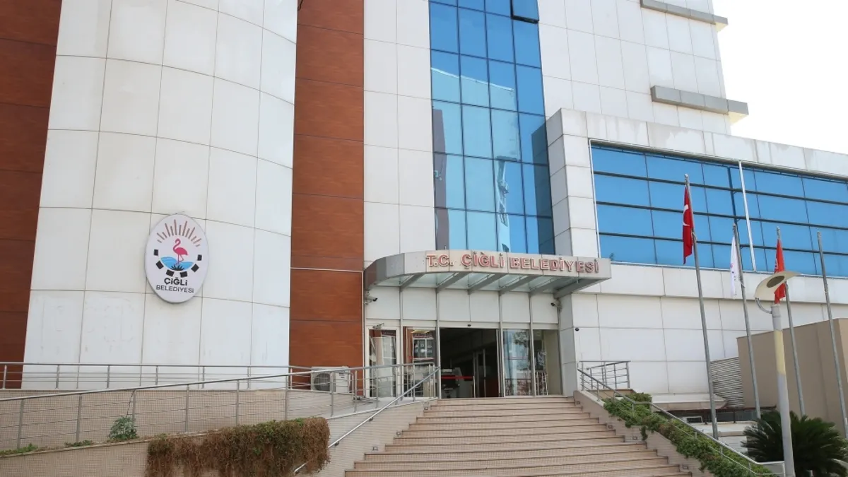 Çiğli Belediyesi araç filosunu 57 yeni araç ve iş makinesiyle güçlendiriyor