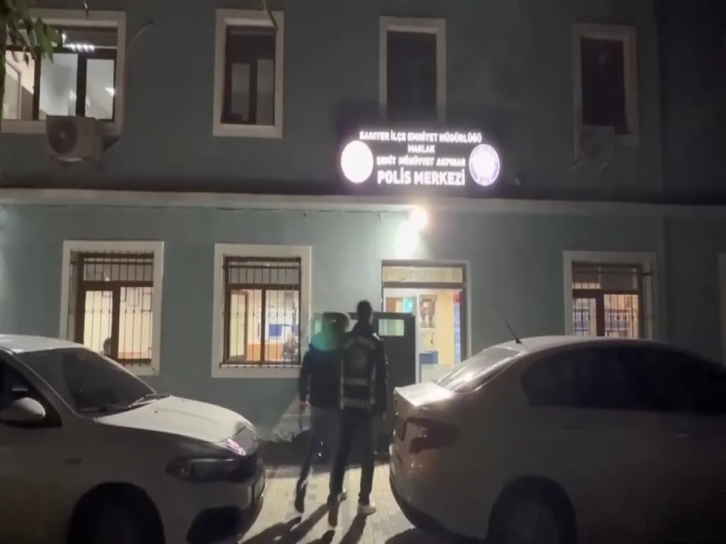 Sarıyer'de trafik magandası aracın camını kırdı: 180 bin lira ceza ve adliyeye sevk