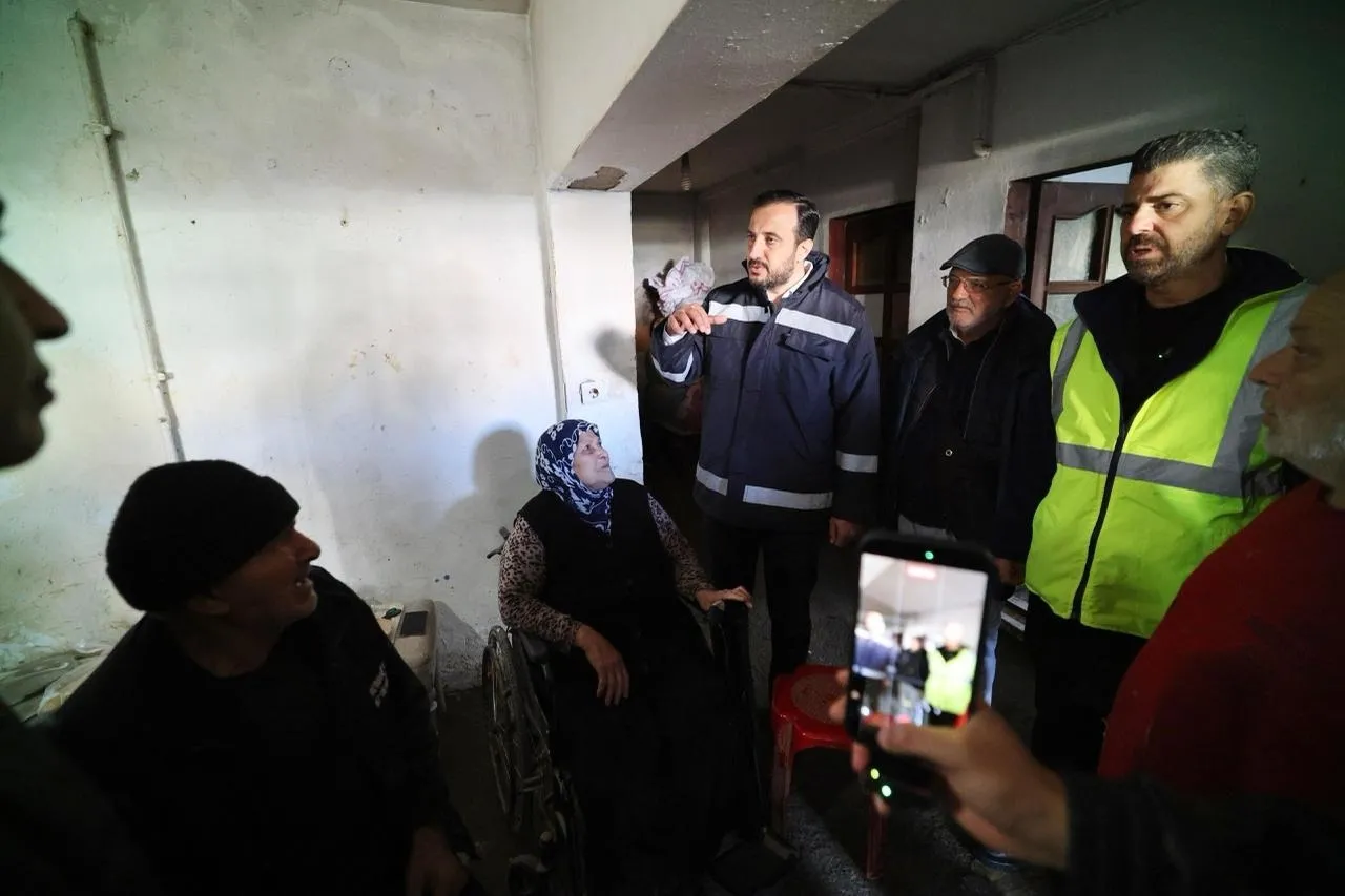 Özdemir, sel sonrası Alibeyköy'de inceleme yaptı: '14 dönümlük alanda 76 bina var, dönüşüm şart