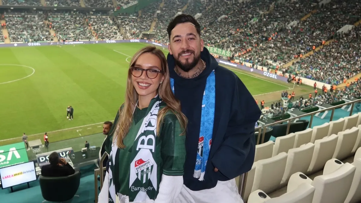 DJ Mahmut Orhan, model sevgilisi Daria Iakubchik ile Bursaspor tribününde