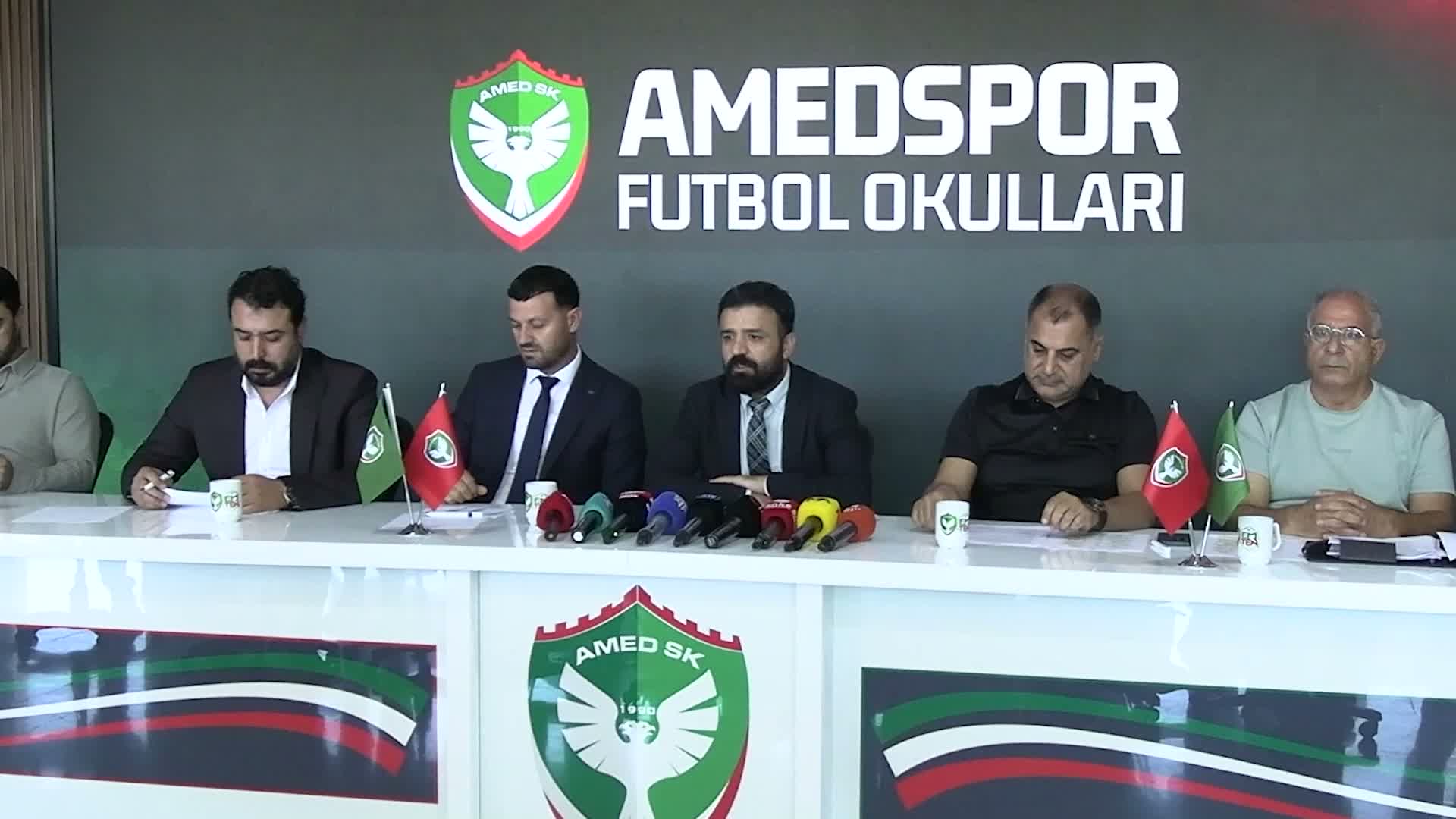 Amedspor Futbol Okulları kuruluyor: Başvurular internet sitesinden alınacak, kendi markası için logo yarışması düzenlenecek