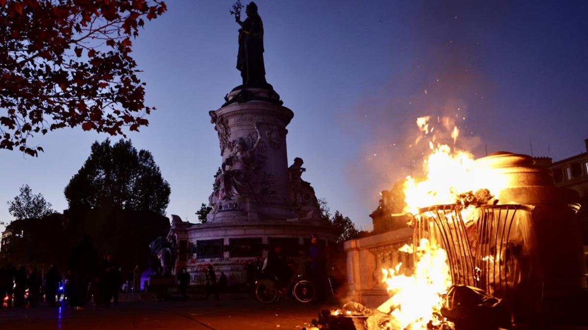 Fransa'da Sokağa Çıkma Yasağı Genişledi: Paris ve Lyon'da Kısıtlamalar Bir Gün Daha Uzatıldı