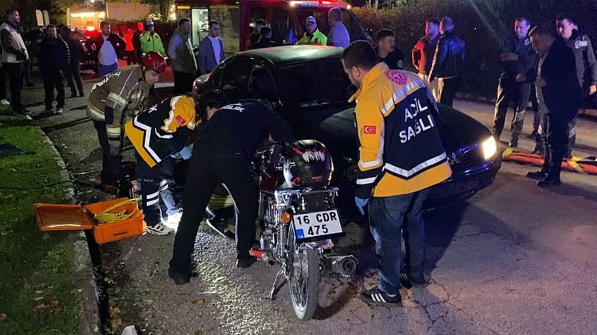 Bursa'da Motosiklet ile Otomobil Çarpıştı: 17 Yaşındaki Genç Hayatını Kaybetti