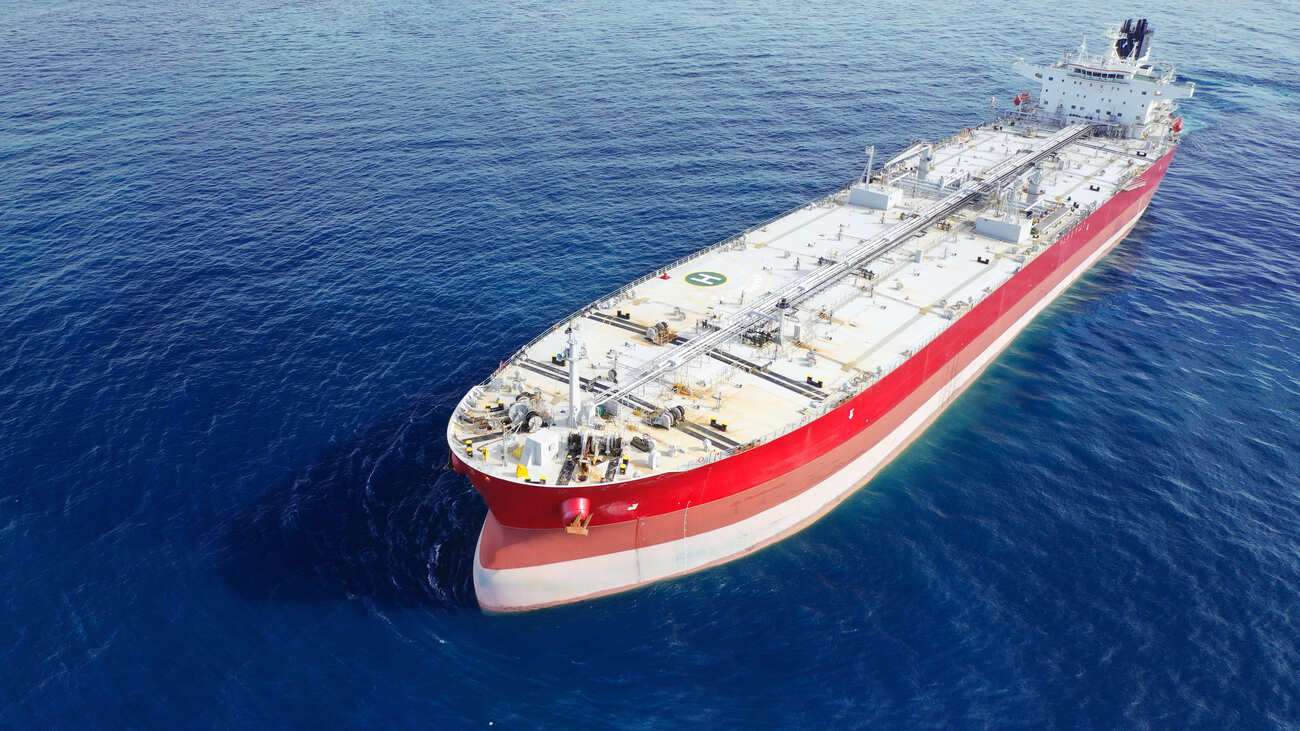 Umman Açıklarında Petrol Tankerine Saldırı: Yangın Söndürüldü, Mürettebat Sağ
