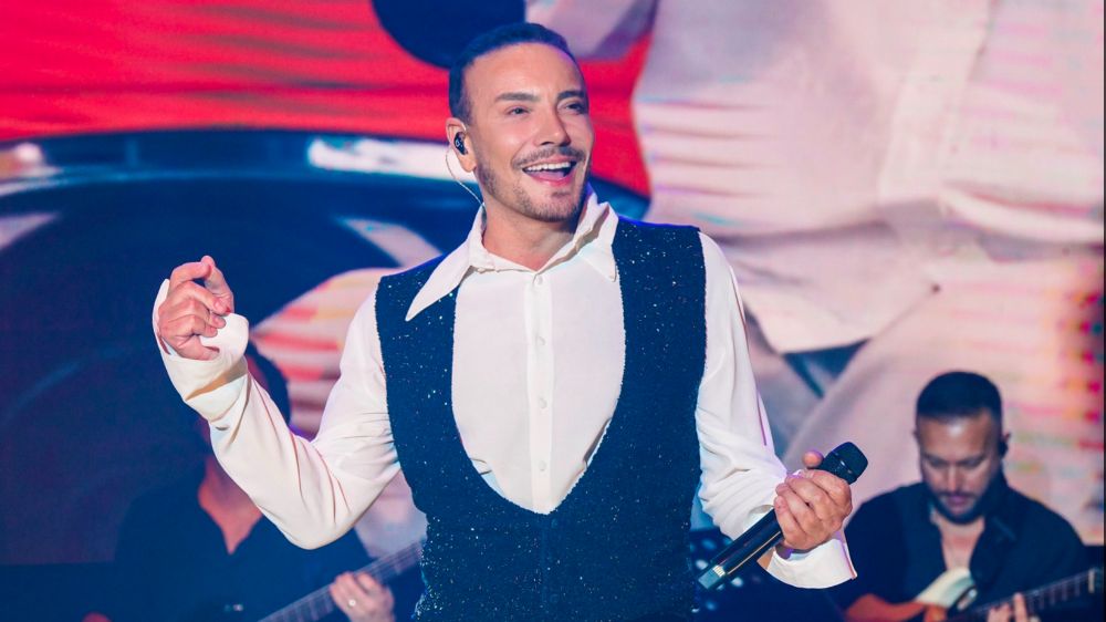 Cenk Eren, Çapa Pera'da 'Zalim'i Tanıttı: 30. Yıla Özel Konser Bostancı'da