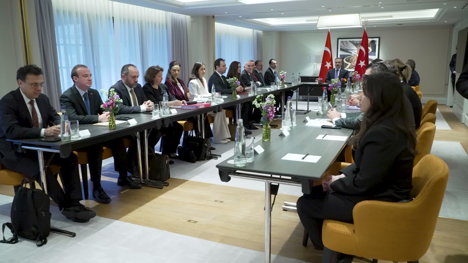 Dışişleri Bakanı Fidan, Brüksel'de iş dünyası ve STK temsilcileriyle görüştü