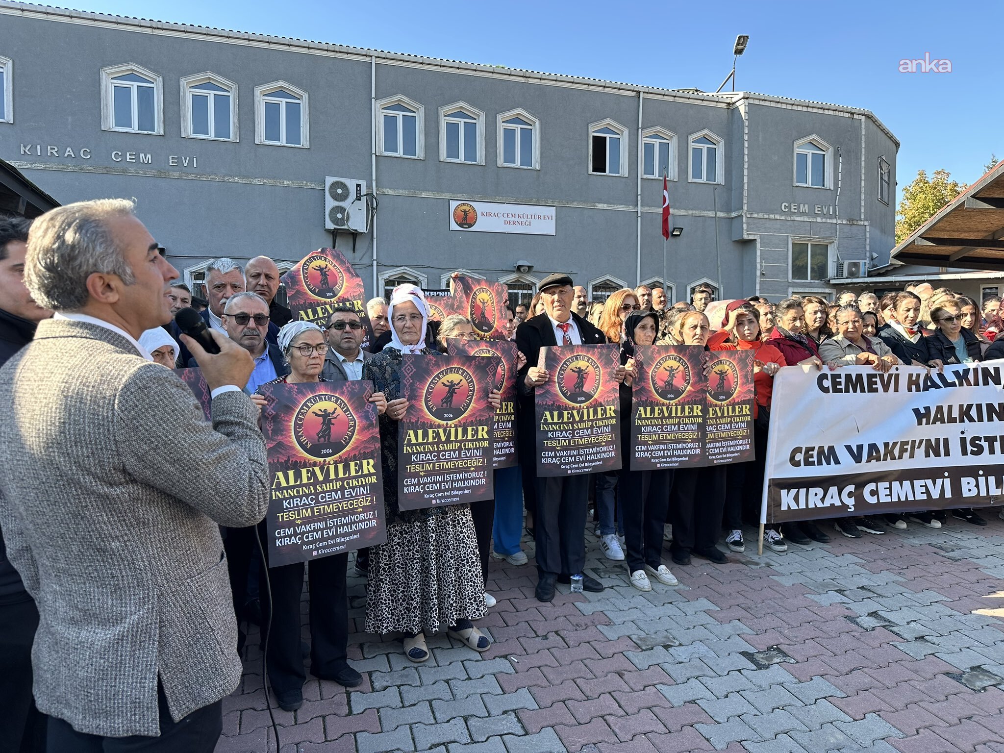 Alevi Bektaşi Federasyonu: Kıraç Cemevi'ne yönelik tahliye kararını tanımıyoruz