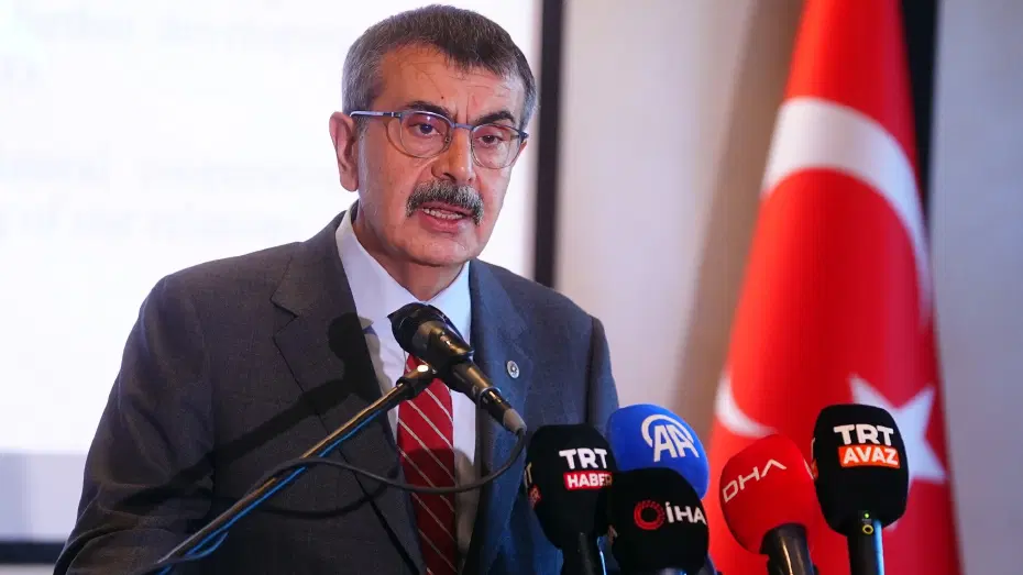 MEB, Meta'ya Dava Açmaya Hazırlanıyor: Bakan Tekin'den Çocuk Güvenliği Açıklaması