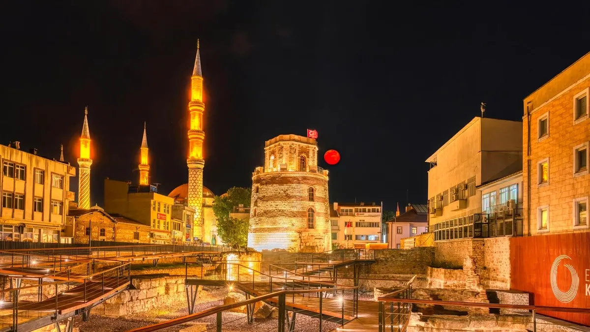 Bakan Ersoy Edirne'de: Makedonya Kule Müzesi 4 Ayda 18 Bin Ziyaretçiyi Ağırladı