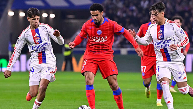 Paris'teki Sarı Yelekliler gösterileri PSG-Lyon maçını erteletti