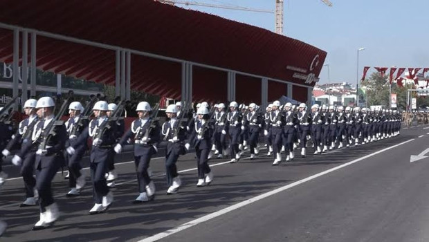 Cumhuriyet Bayramı tören provası için İstanbul'da onlarca cadde trafiğe kapatıldı