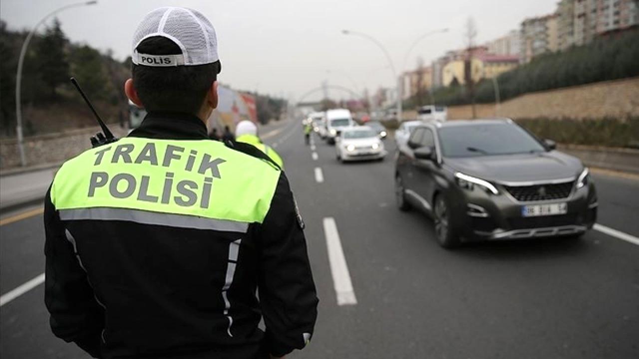 29 Ekim Cumhuriyet Bayramı Tören Provası İçin İstanbul'da Yollar Trafiğe Kapatıldı