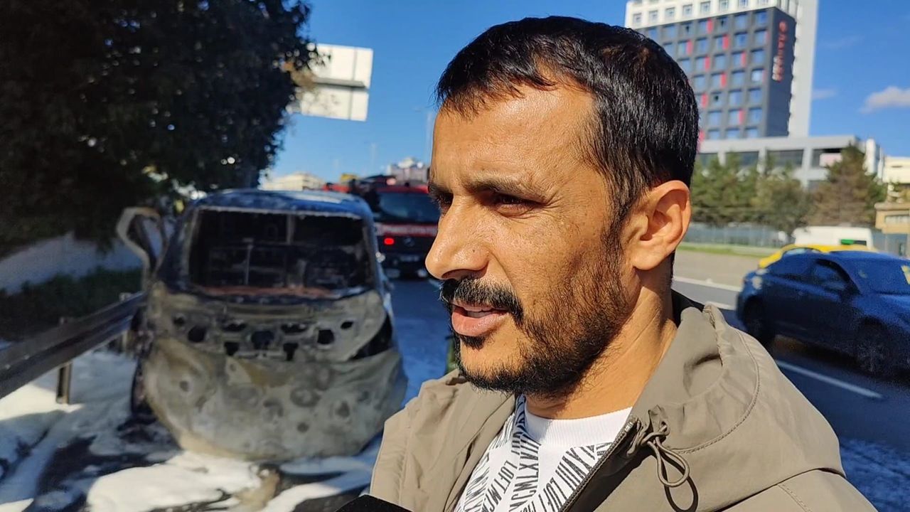 Bayrampaşa'da Seyir Halindeki Minibüs Alev Aldı: Sürücü Aracı Emniyet Şeridine Çekti