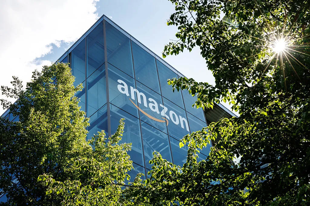 FTC ve 22 Eyalet, Amazon'u Reklam Açık Artırmalarında Gizli Ücret Uygulamak ile Suçladı