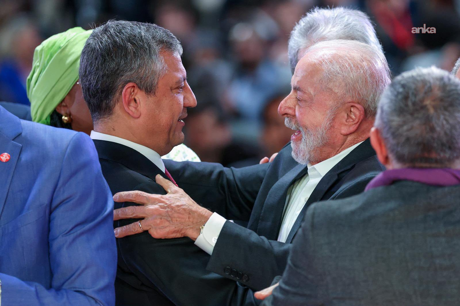 Özgür Özel'den Lula ve Sırbistan'daki Öğrenciler Listesi'ne tebrik: 'Hiçbir düzen değişmez değildir