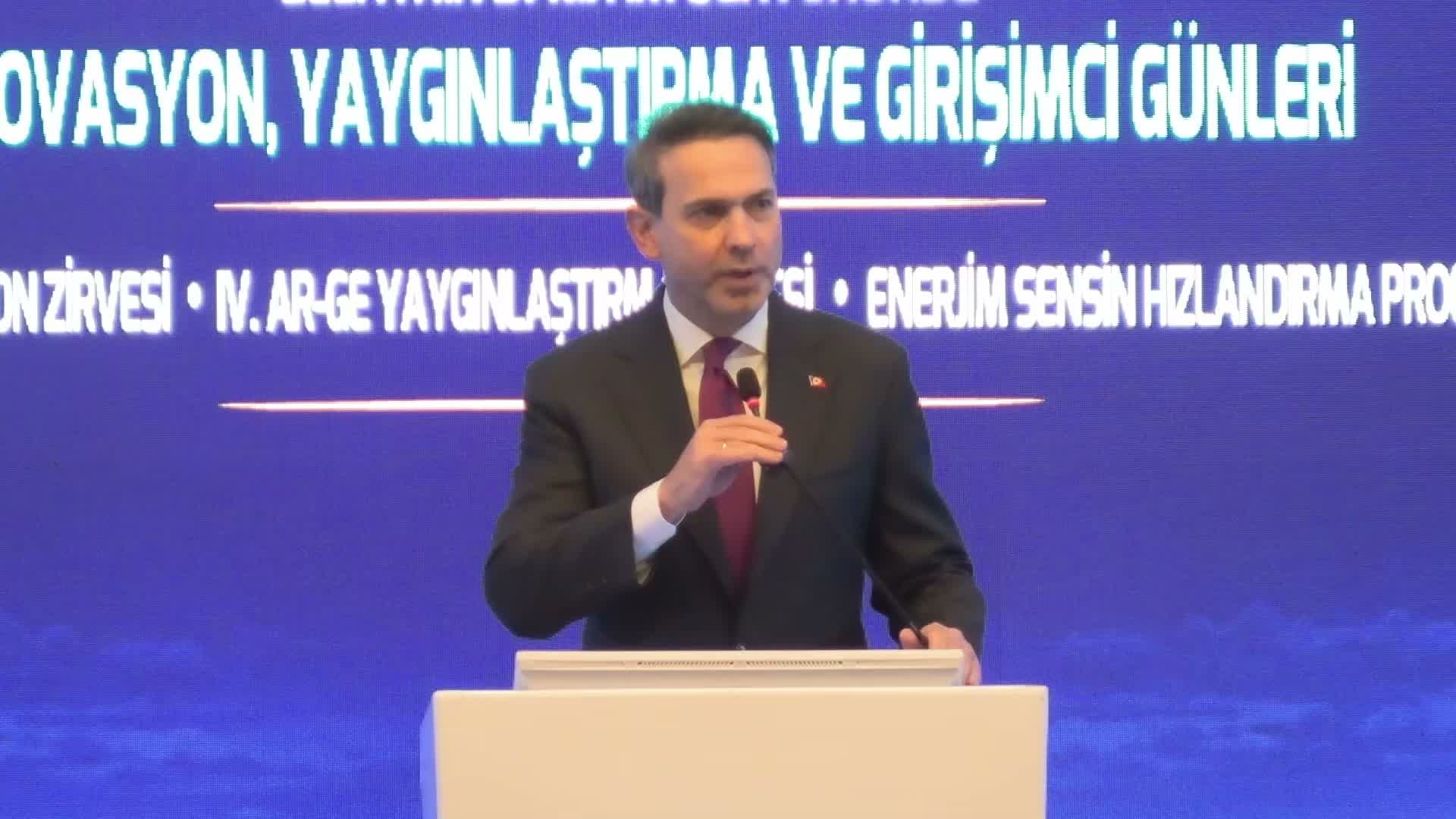 Bayraktar: Milli Enerji 2040 ile elektrik altyapısına 100 milyar dolarlık yatırım geliyor