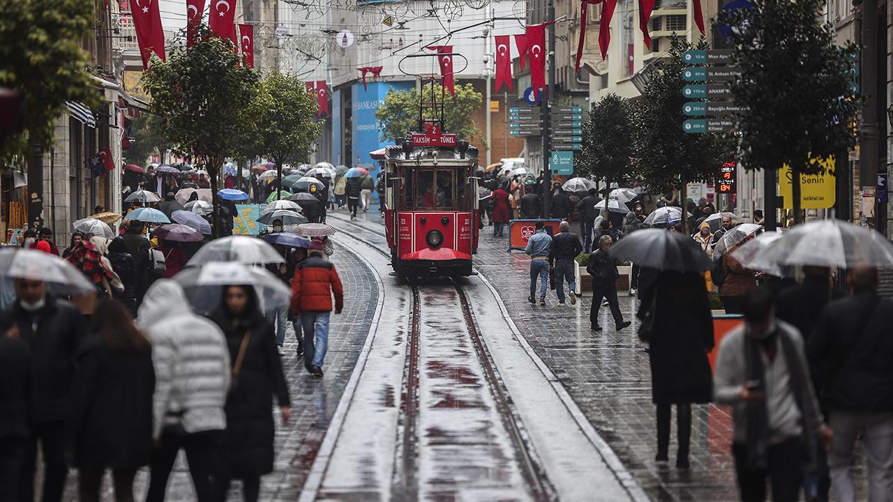 İstanbul Valiliği'nden fırtına uyarısı: Kuzey ilçelerinde çok kuvvetli yağış bekleniyor