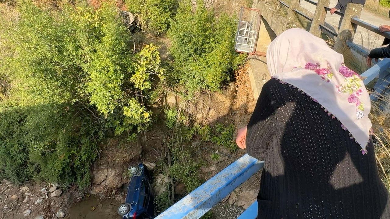 Köprüden Dereye Uçan Otomobilde 3 Kişi Yaralandı